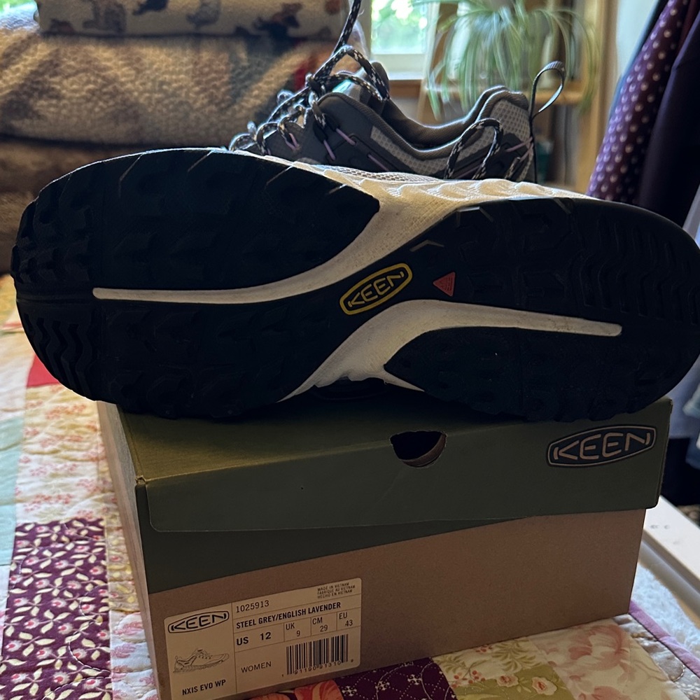 KEEN White, Gray, Lavender Hiking Shoe - Picture 4 of 5